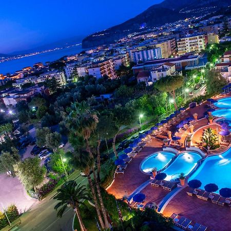 Hilton Sorrento Palace Екстериор снимка
