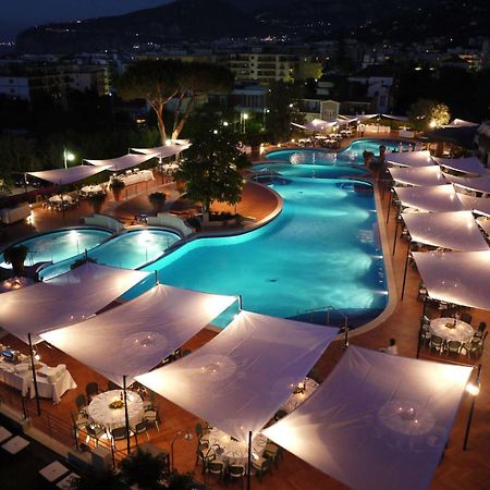 Hilton Sorrento Palace Екстериор снимка