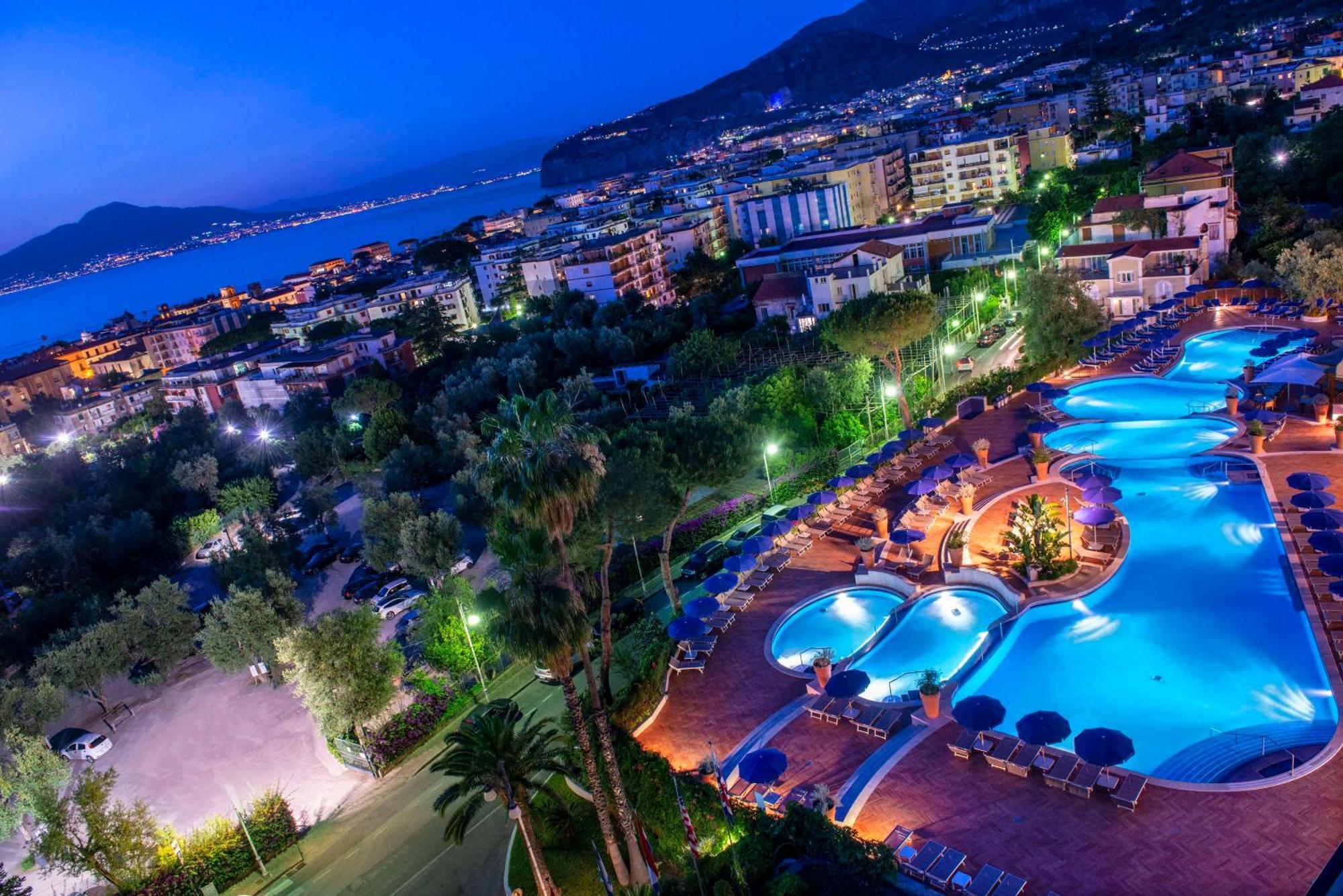 Hilton Sorrento Palace Екстериор снимка