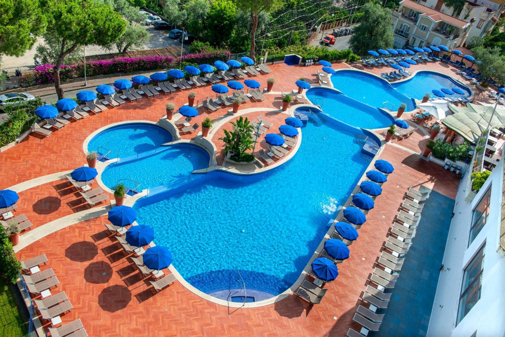 Hilton Sorrento Palace Екстериор снимка