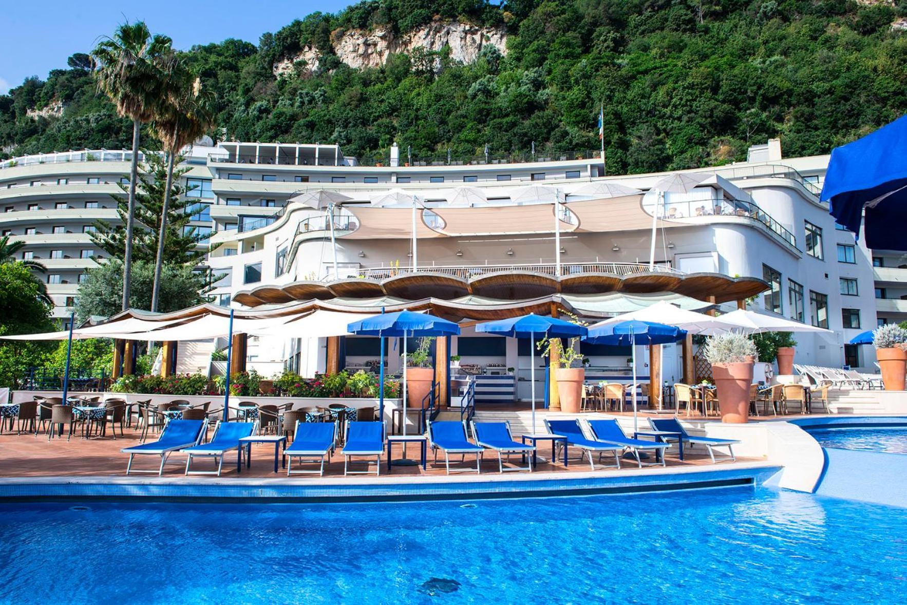 Hilton Sorrento Palace Екстериор снимка