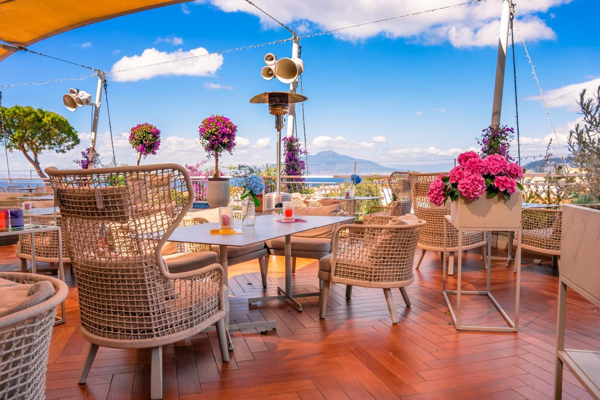 Hilton Sorrento Palace Екстериор снимка