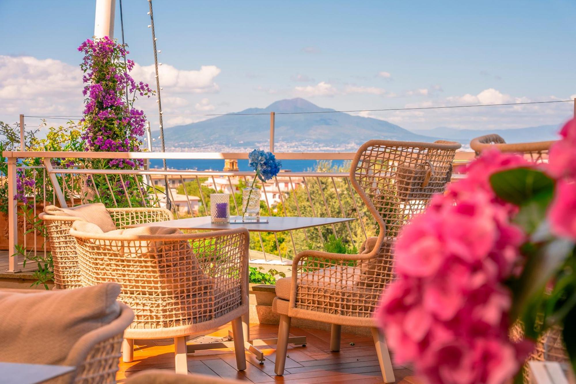 Hilton Sorrento Palace Екстериор снимка