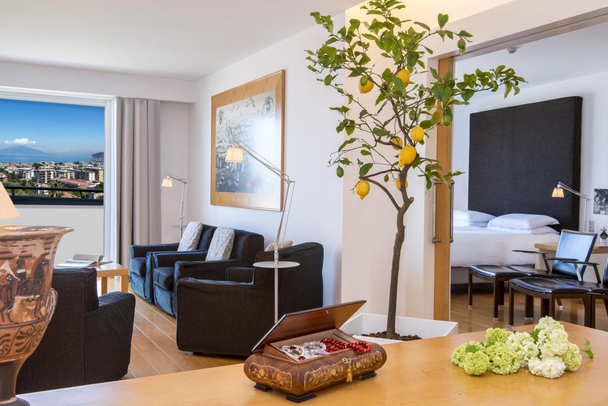 Hilton Sorrento Palace Екстериор снимка