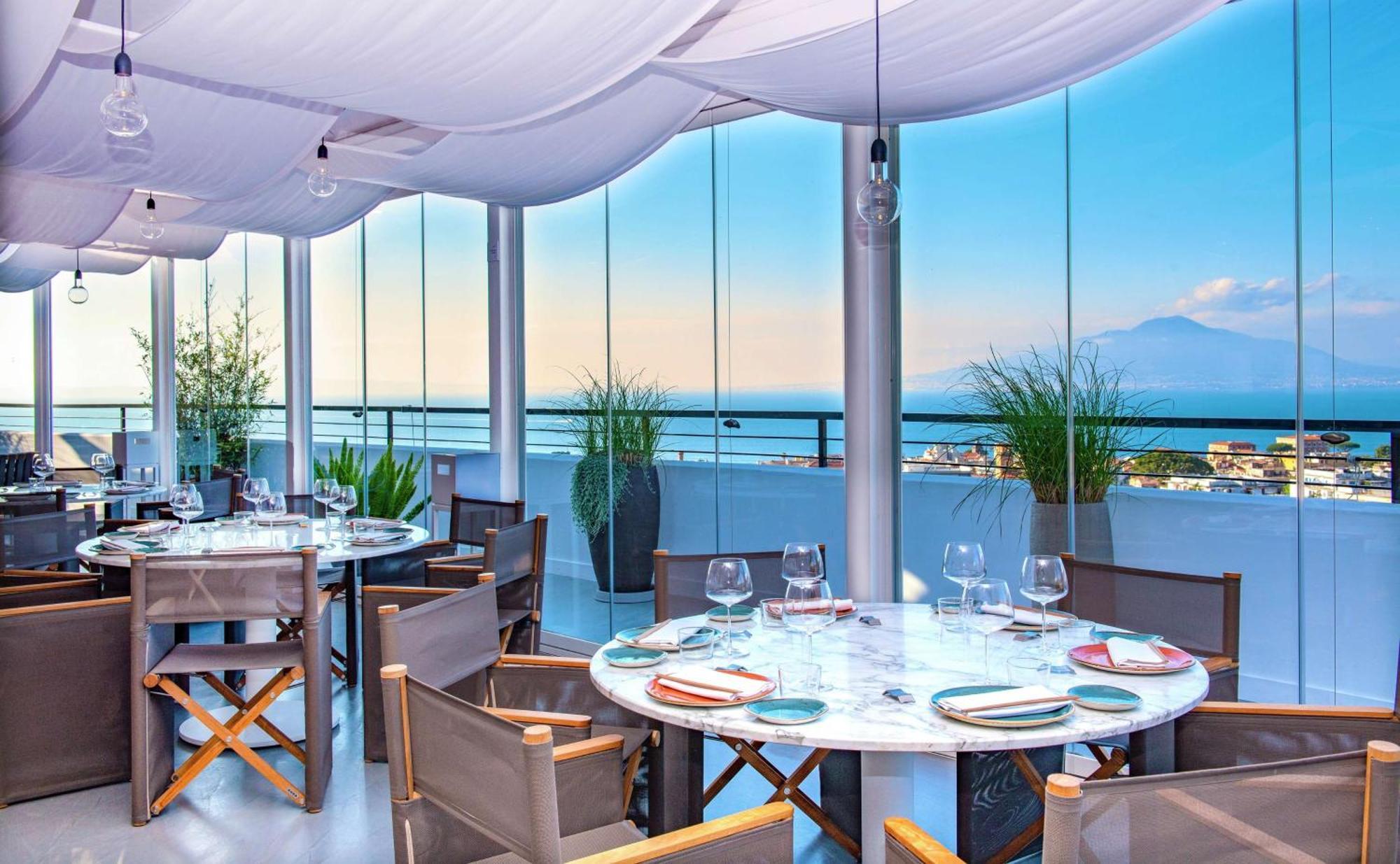 Hilton Sorrento Palace Екстериор снимка