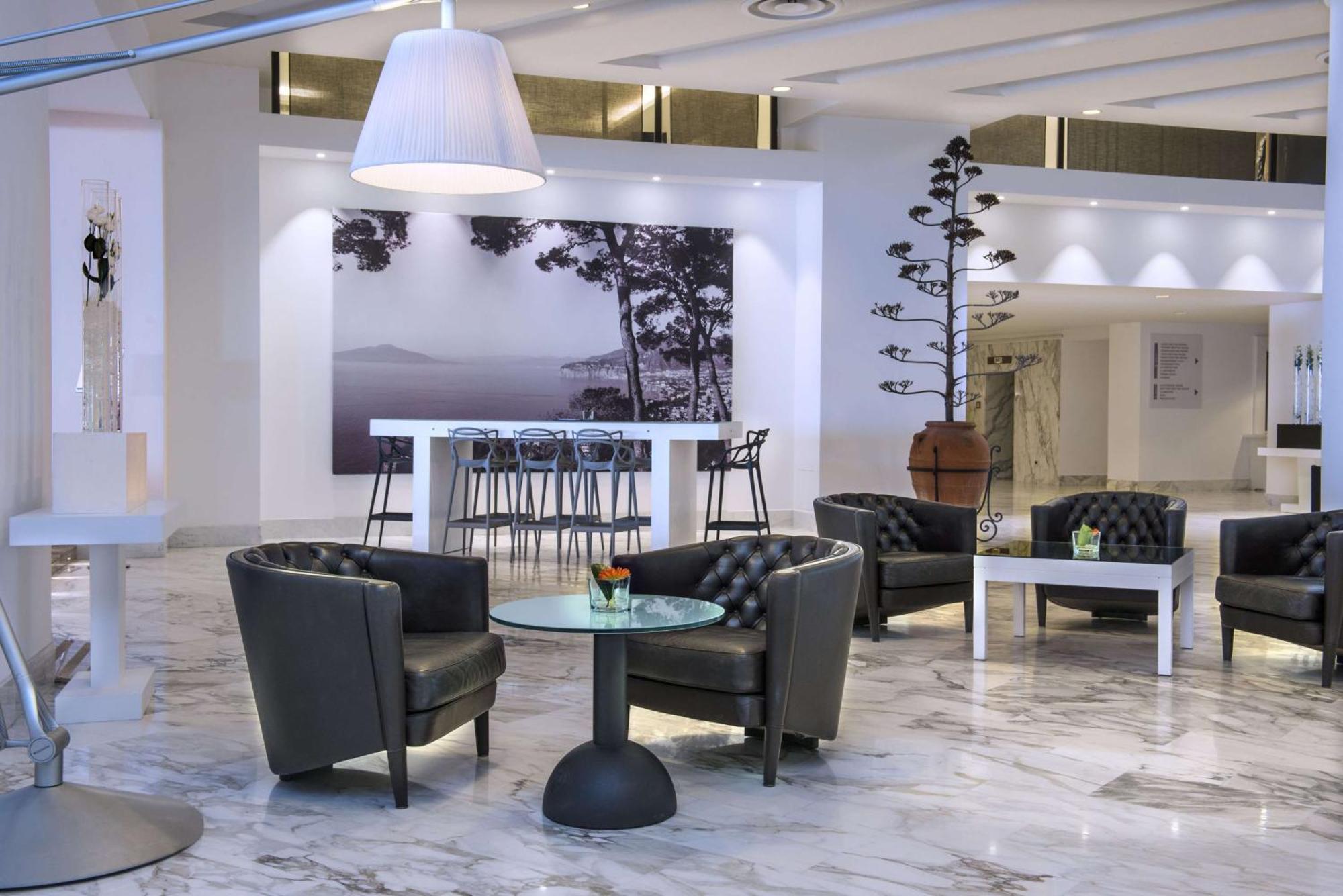 Hilton Sorrento Palace Екстериор снимка