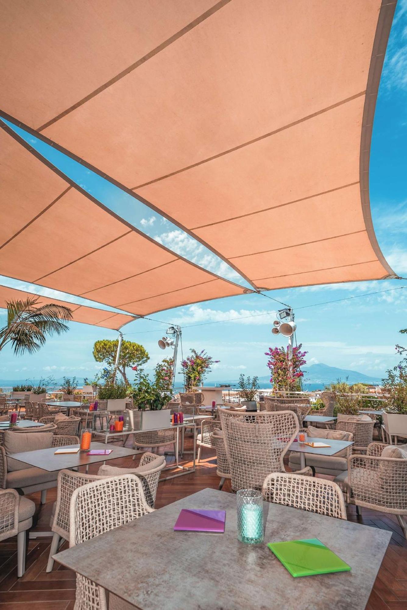 Hilton Sorrento Palace Екстериор снимка