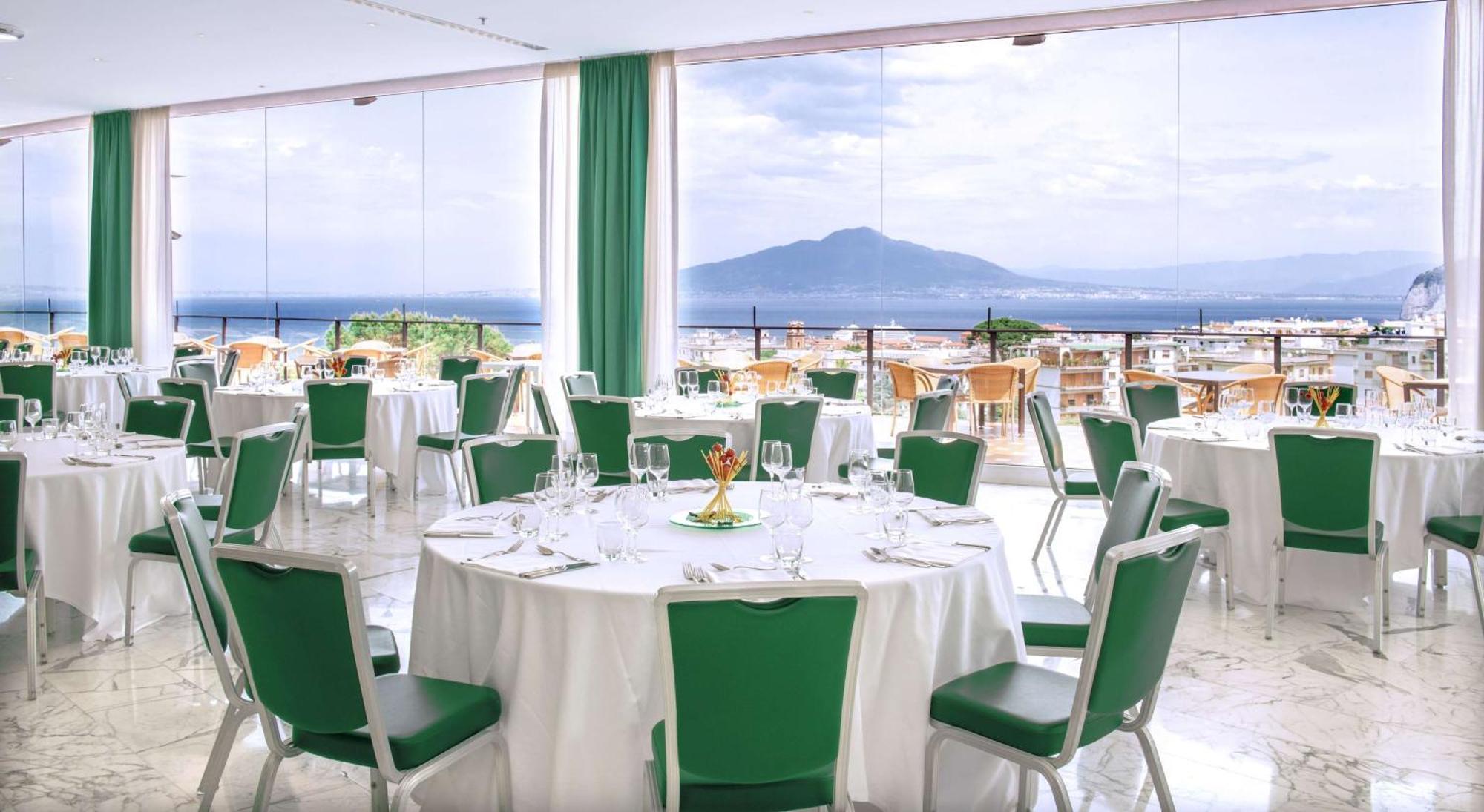 Hilton Sorrento Palace Екстериор снимка