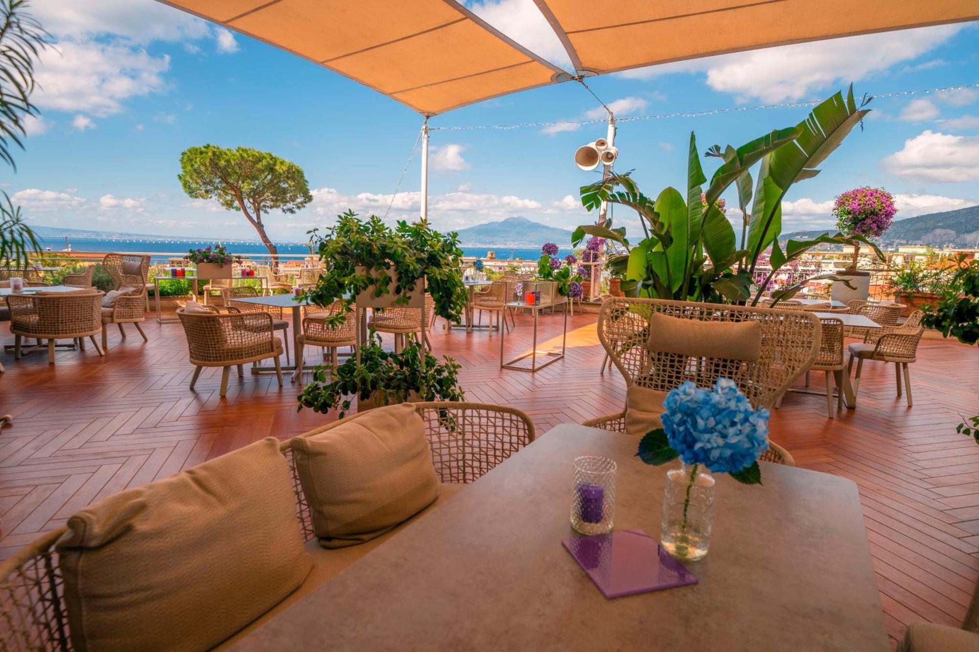 Hilton Sorrento Palace Екстериор снимка