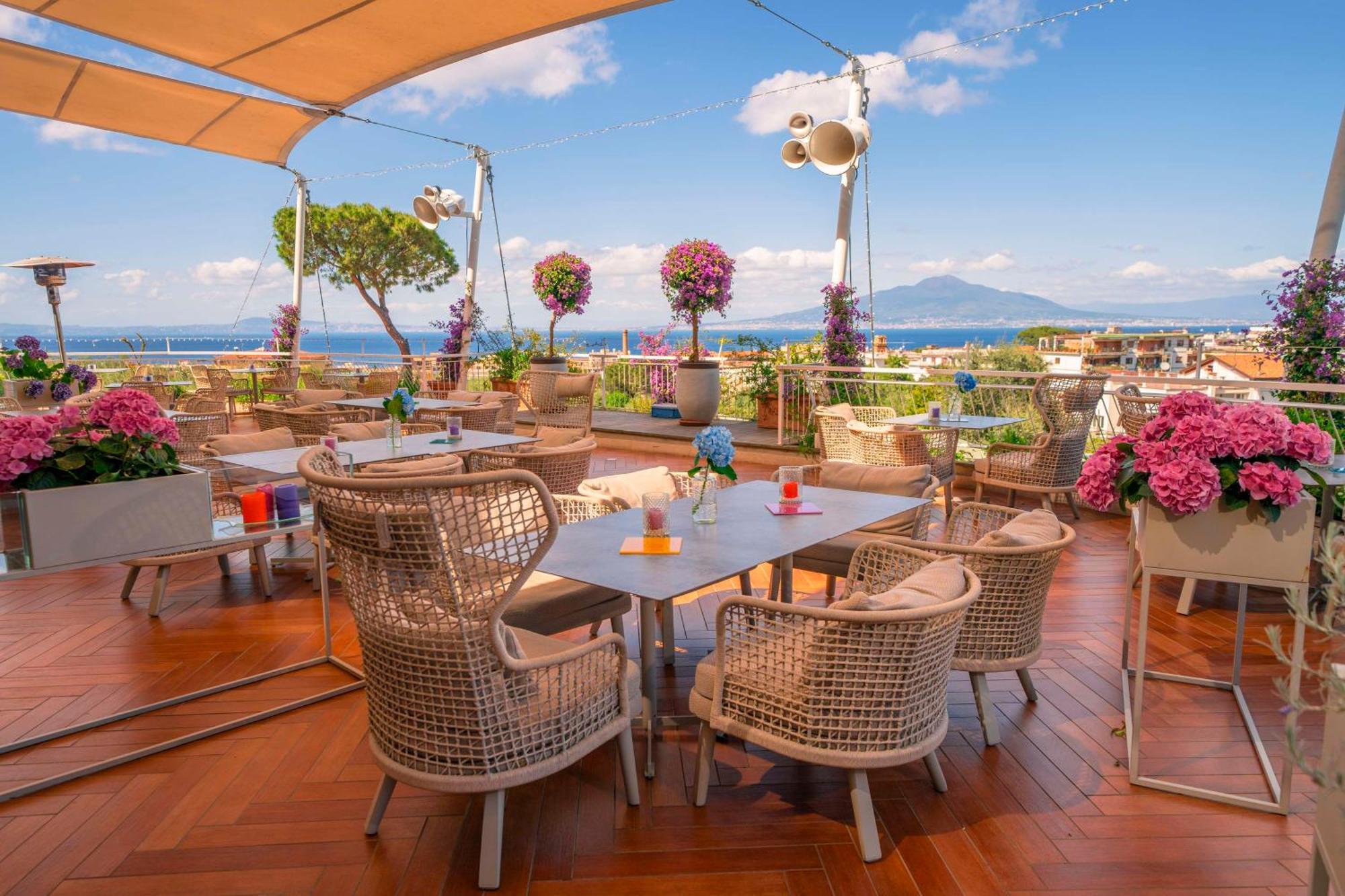Hilton Sorrento Palace Екстериор снимка