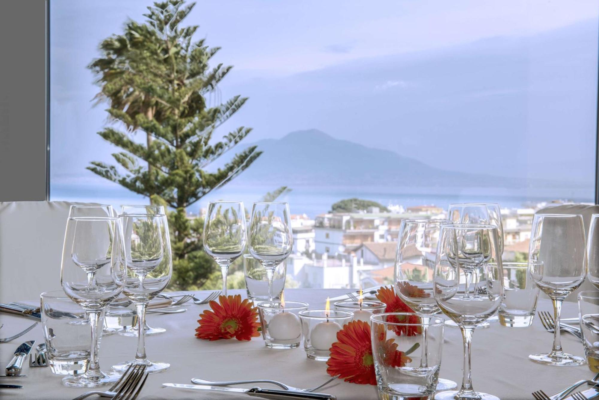 Hilton Sorrento Palace Екстериор снимка