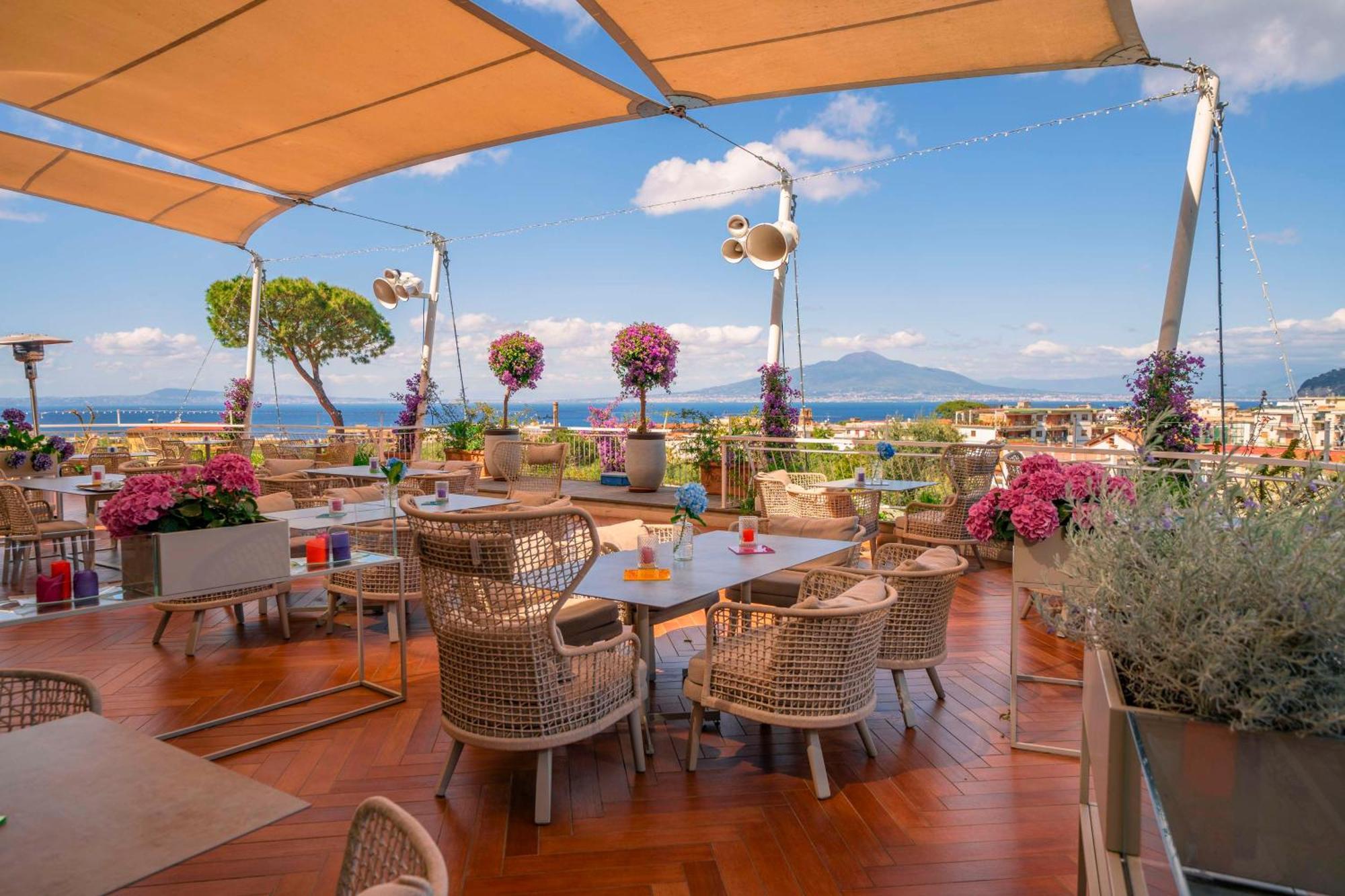 Hilton Sorrento Palace Екстериор снимка