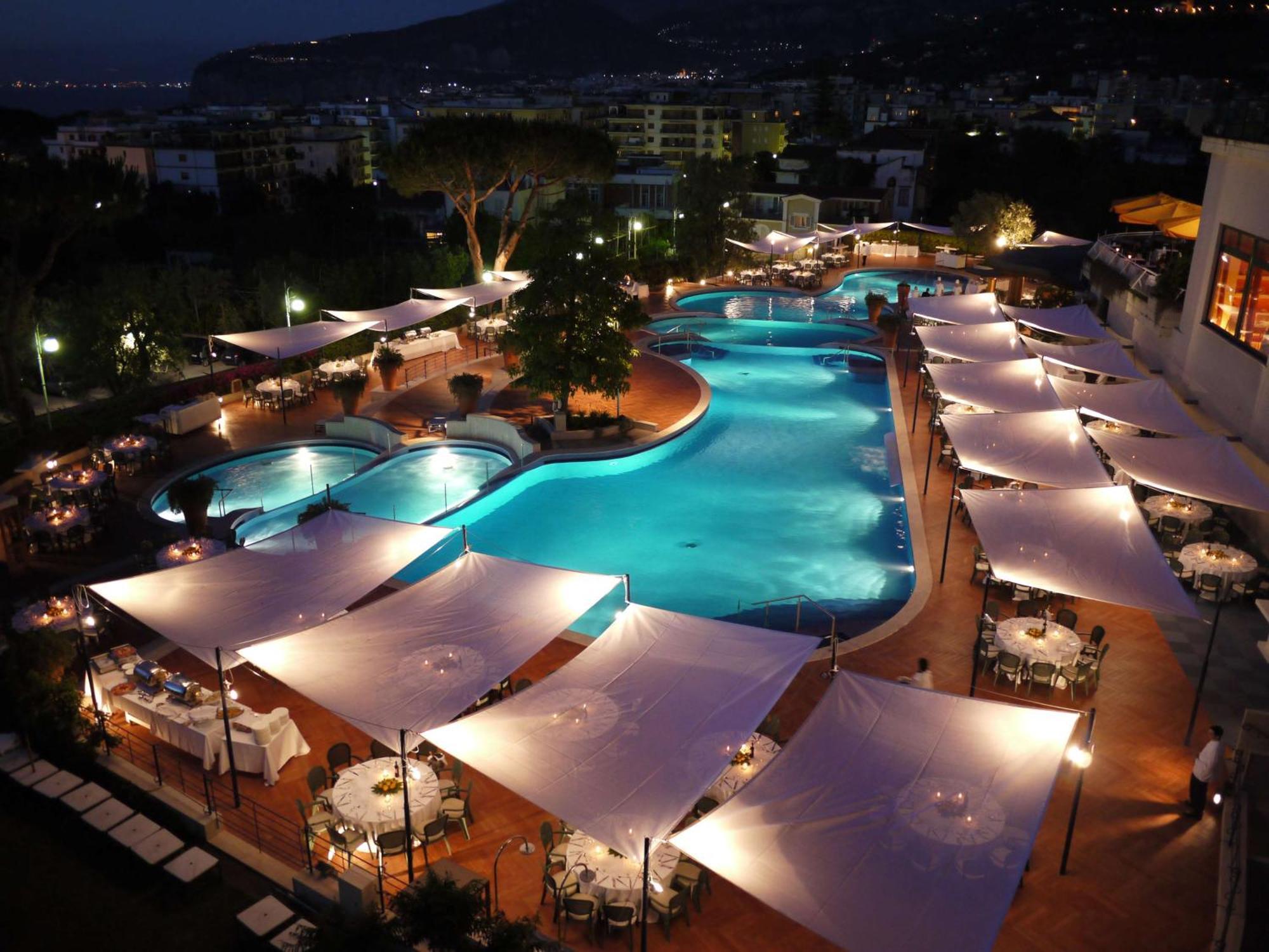 Hilton Sorrento Palace Екстериор снимка