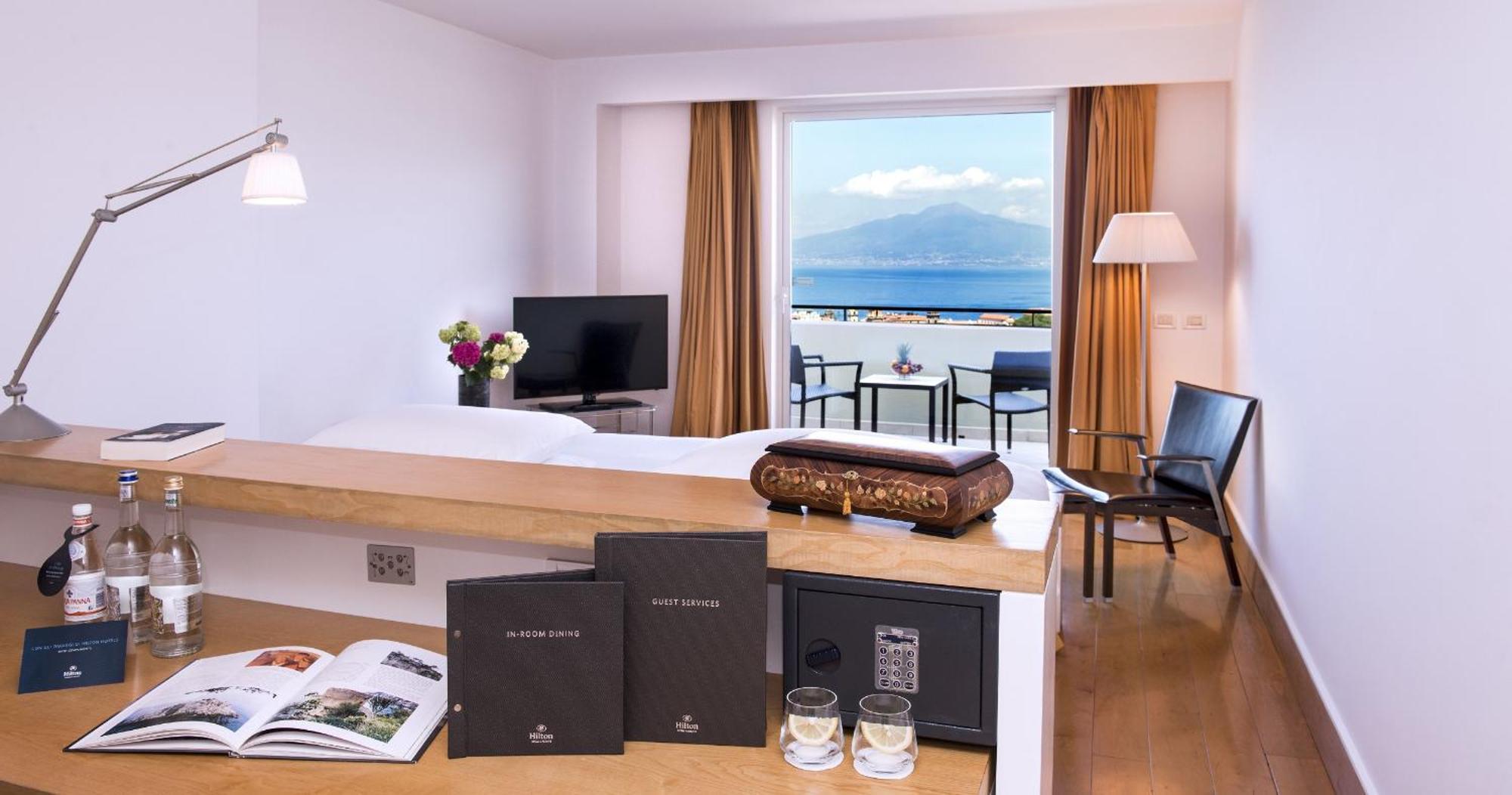 Hilton Sorrento Palace Екстериор снимка