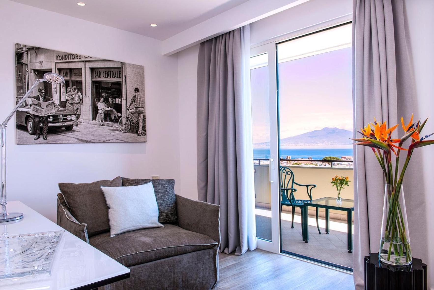 Hilton Sorrento Palace Екстериор снимка