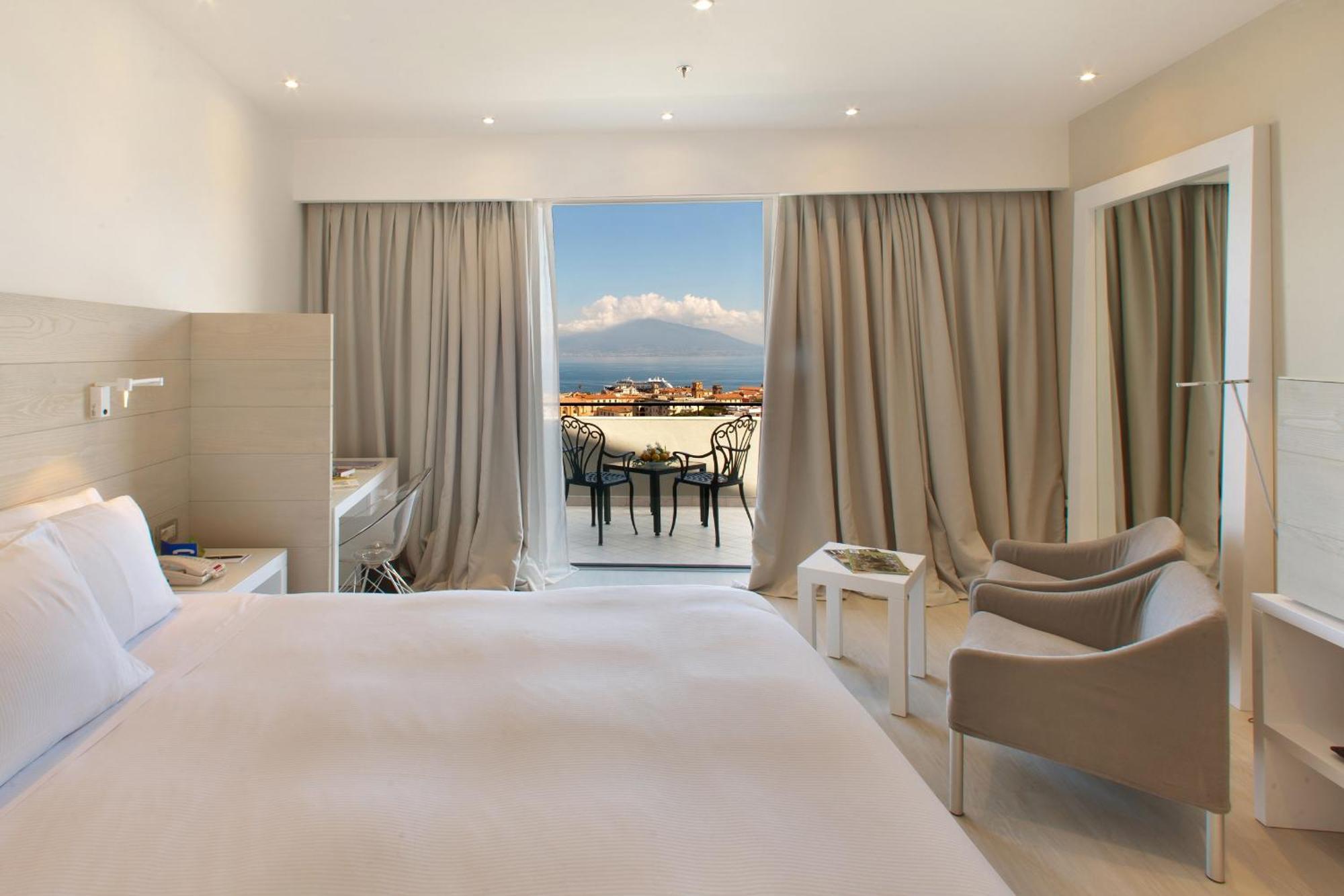 Hilton Sorrento Palace Екстериор снимка