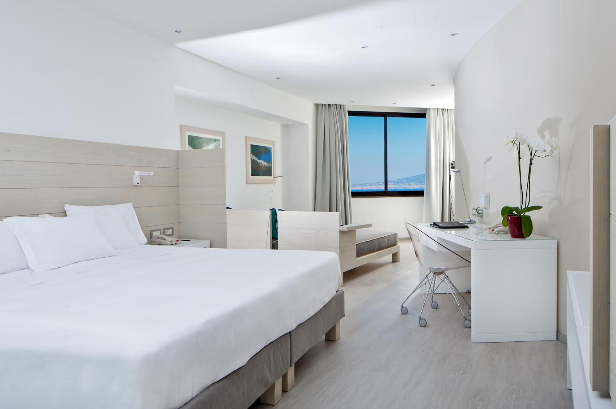 Hilton Sorrento Palace Екстериор снимка