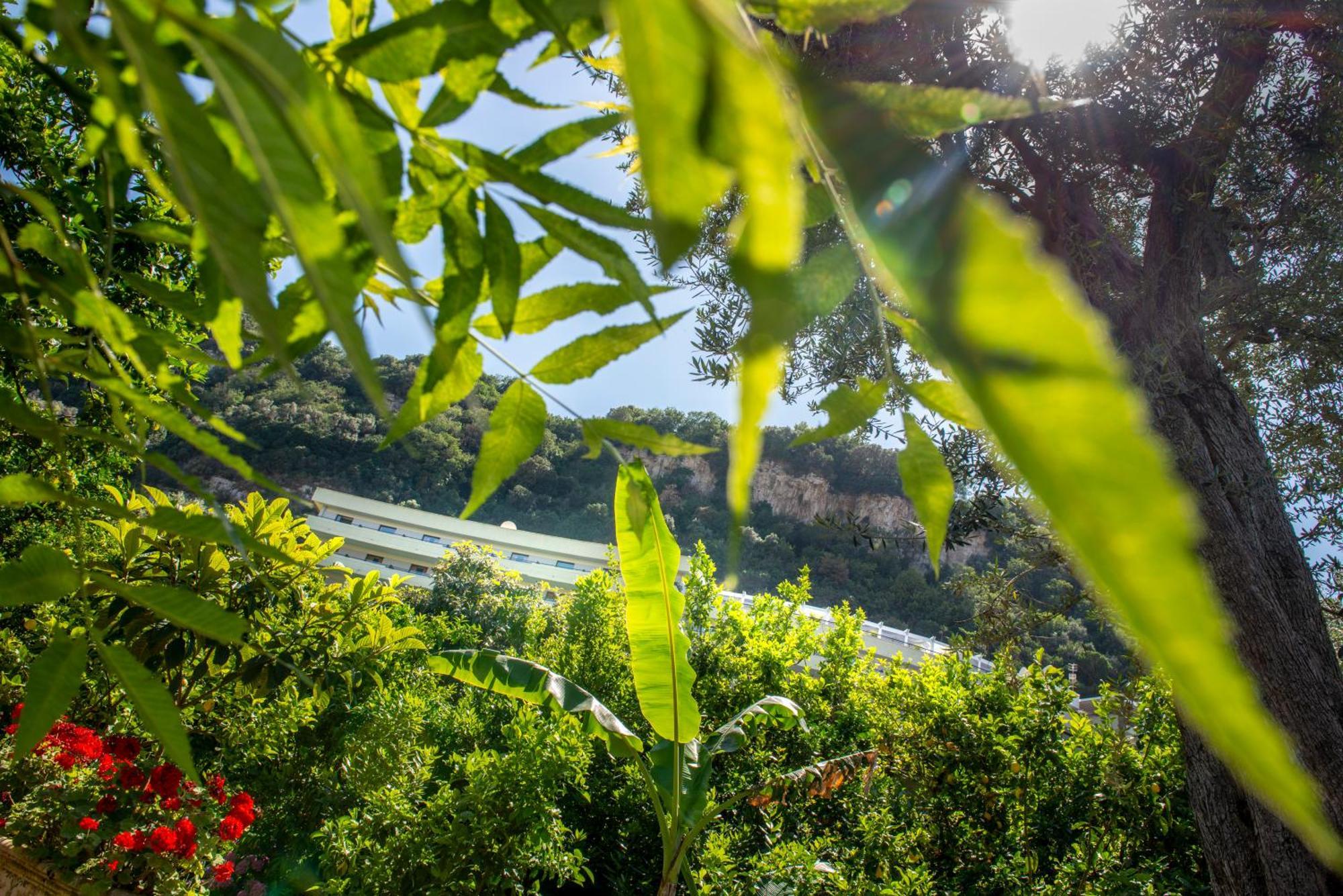 Hilton Sorrento Palace Екстериор снимка